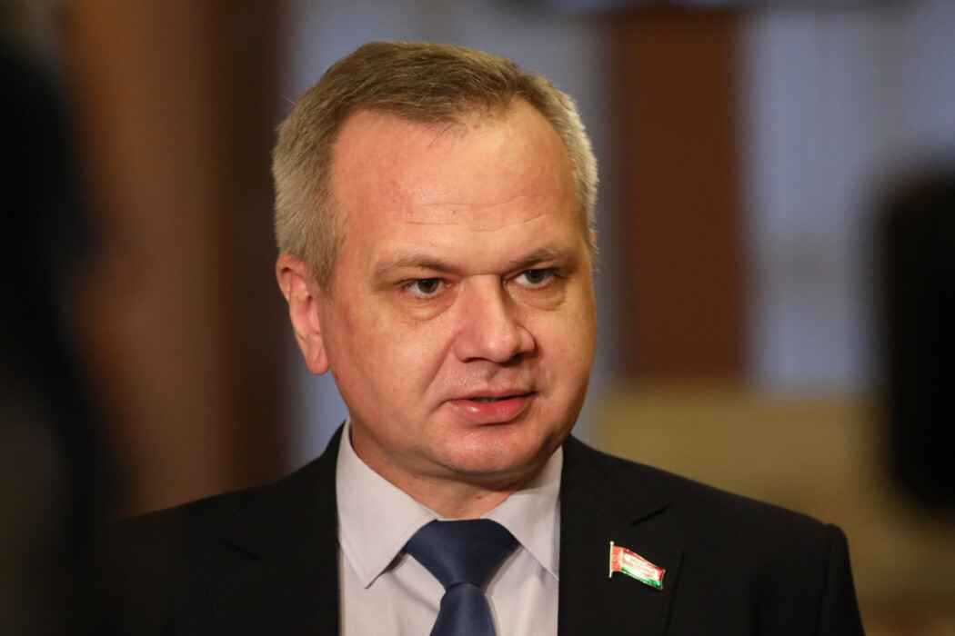 «Реже моются... едят насекомых» — В белорусском парламенте объявили о кризисе в Европе