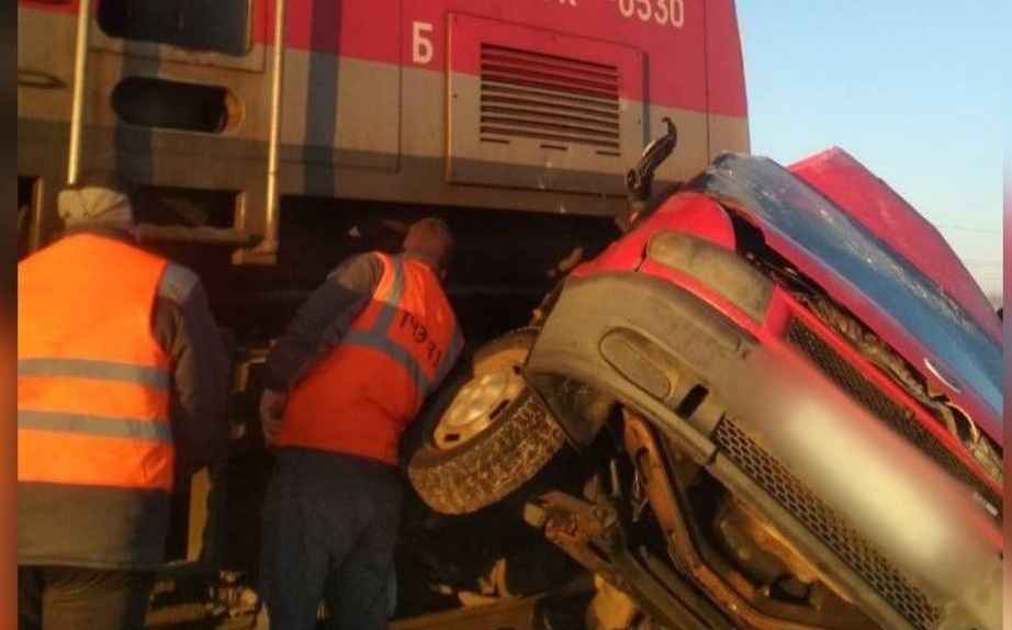 Поезд смял микроавтобус в Витебской области