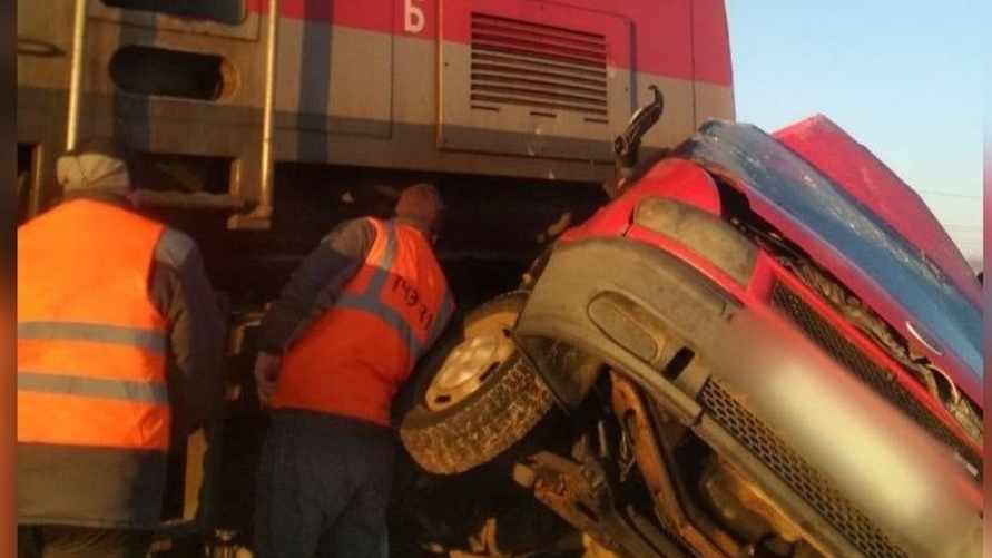 Поезд смял микроавтобус в Витебской области