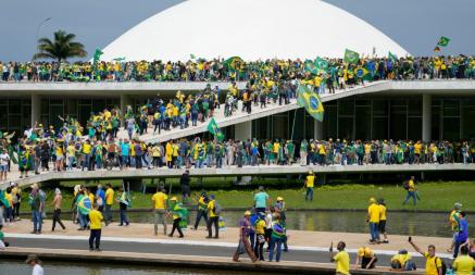В Бразилии сторонники экс-президента захватили парламент