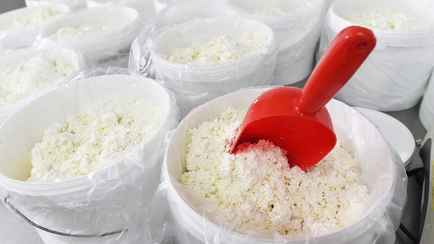 Совмин запретил белорусам продавать творог на рынках. Но не весь