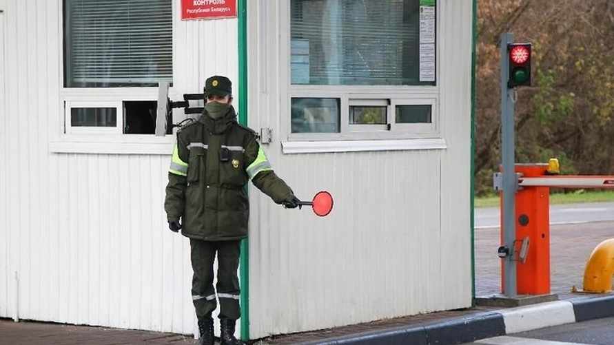 В Гродненской области продлили плату за выезд из Беларуси на 2 года