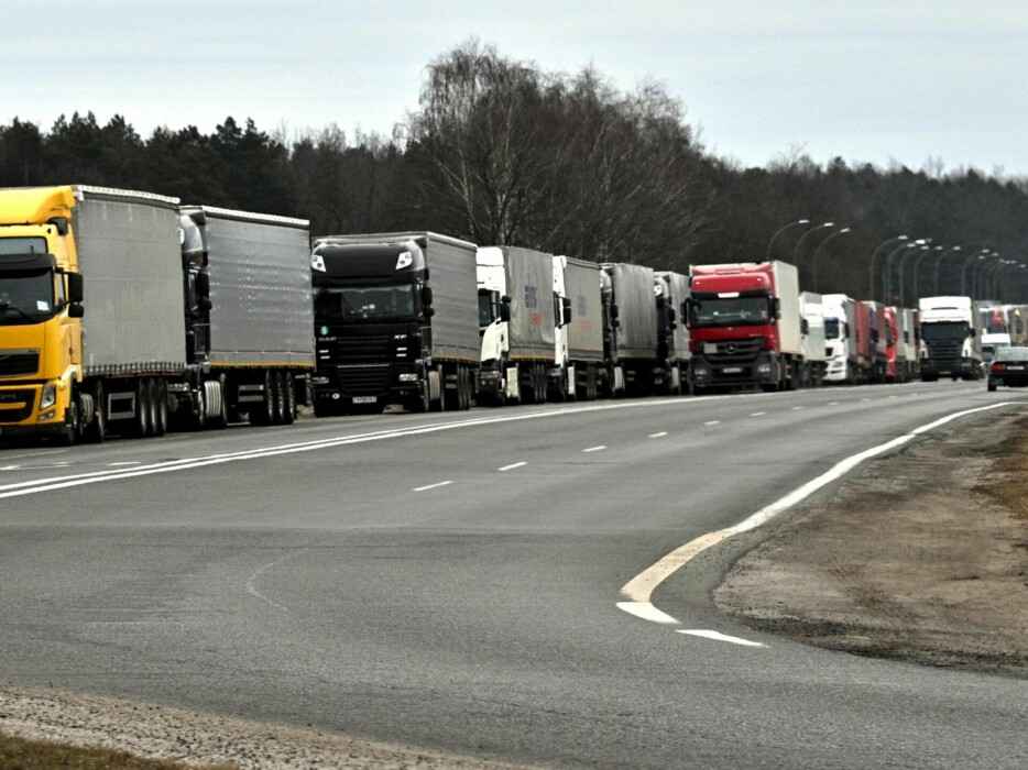 В Польше на границе с Беларусью скопилась многокилометровая очередь