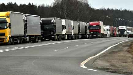 В Польше на границе с Беларусью скопилась многокилометровая очередь