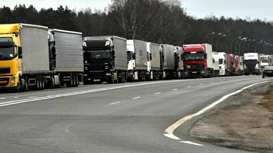 В Польше на границе с Беларусью скопилась многокилометровая очередь