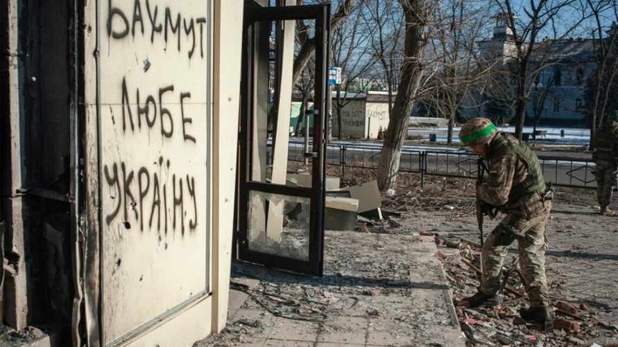 «Работает мясорубка» — Пригожин объяснил, почему россияне не могут окружить Бахмут