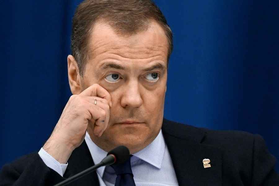 Медведев рассказал, когда Россию «порвут на части»