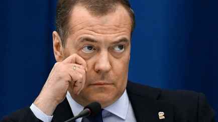 Медведев рассказал, когда Россию «порвут на части»