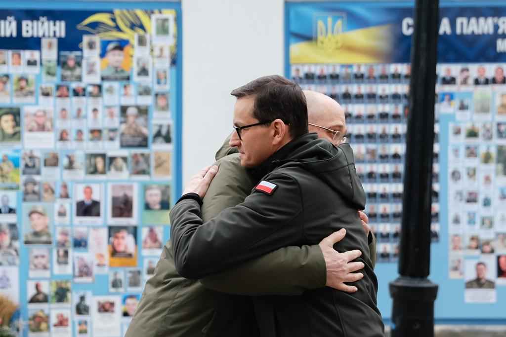 Польский премьер привез в Украину первые танки Leopard 2 - Onet