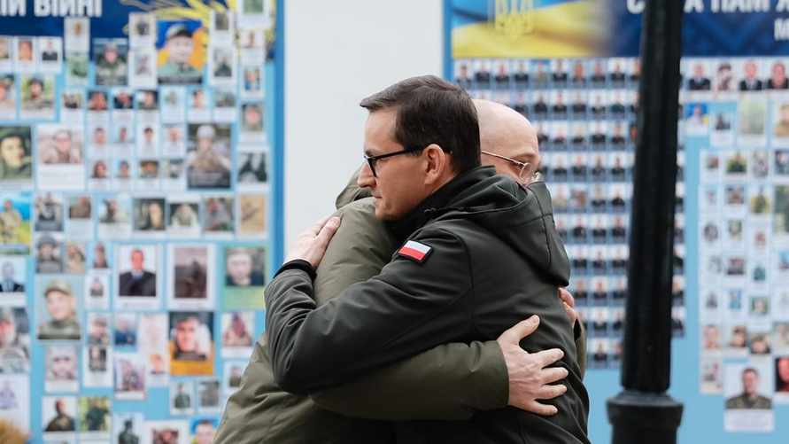 Польский премьер привез в Украину первые танки Leopard 2 - Onet