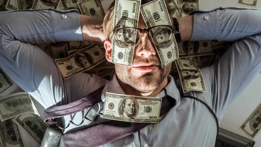 Очень богатые люди могут быть глупее бедных — Исследование