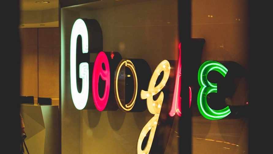 Инвесторы Google потеряли 100 млрд долларов из-за "космической" ошибки его искусственного интеллекта