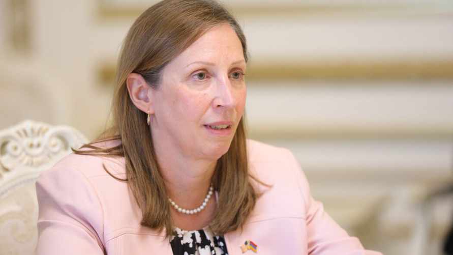 Посол США в России Линн Трейси