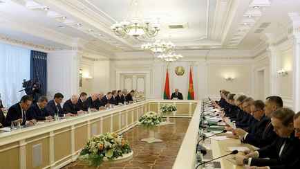 Лукашенко приказал взять импорт «под жесточайший контроль»