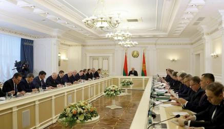 Лукашенко приказал взять импорт «под жесточайший контроль»