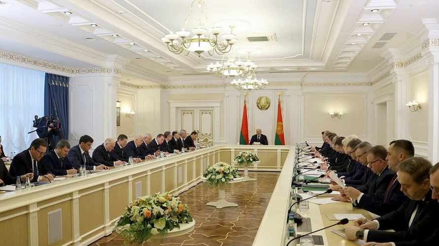 Лукашенко приказал взять импорт «под жесточайший контроль»