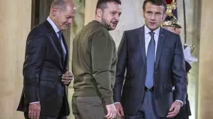 Зеленский заявил, что Макрон «напрасно тратит время»