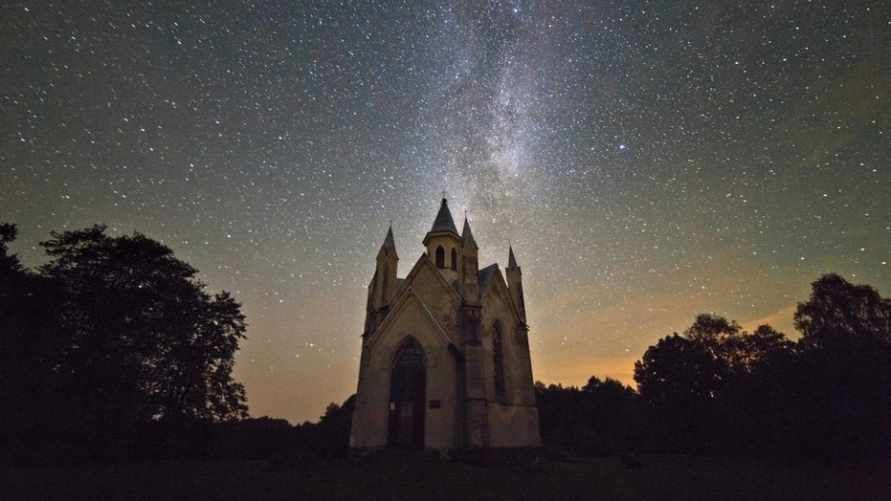 Белорусы заметили в ночном необычный яркий треугольник. Узнали, что это было