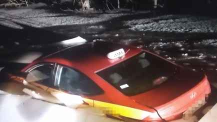 В Гомельском районе такси провалилось под лед