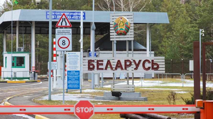 Франция призвала своих граждан "немедленно" покинуть Беларусь