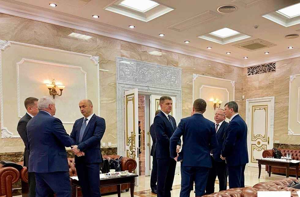 Лукашенко заявил чиновникам, что он "не Дед Мороз"