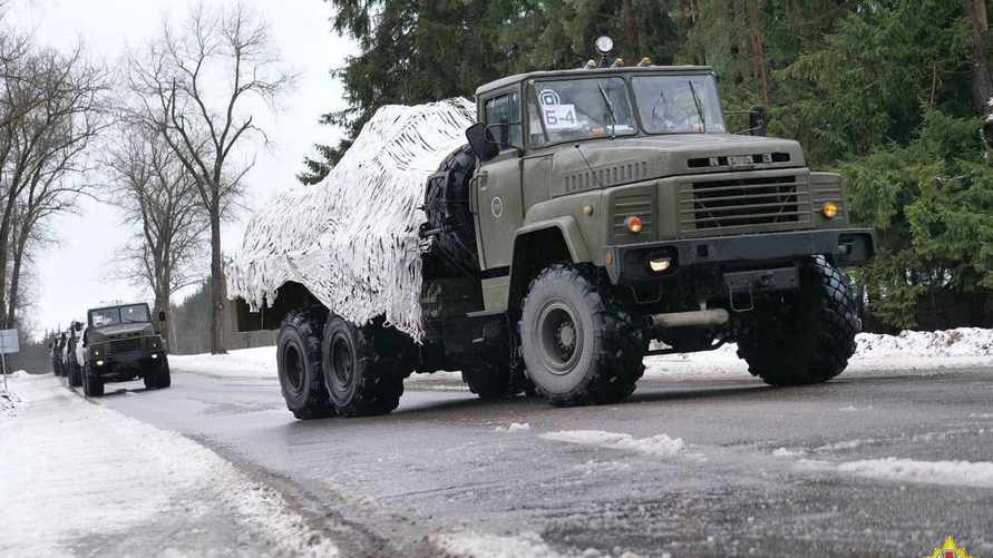 Минобороны Беларуси отправило механизированное соединение "в назначенный район"