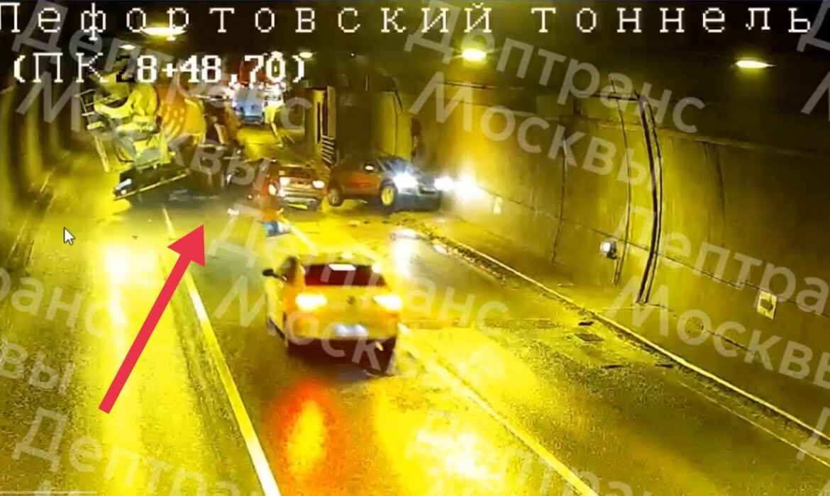 В Москве массовая авария в тоннеле попала на видео