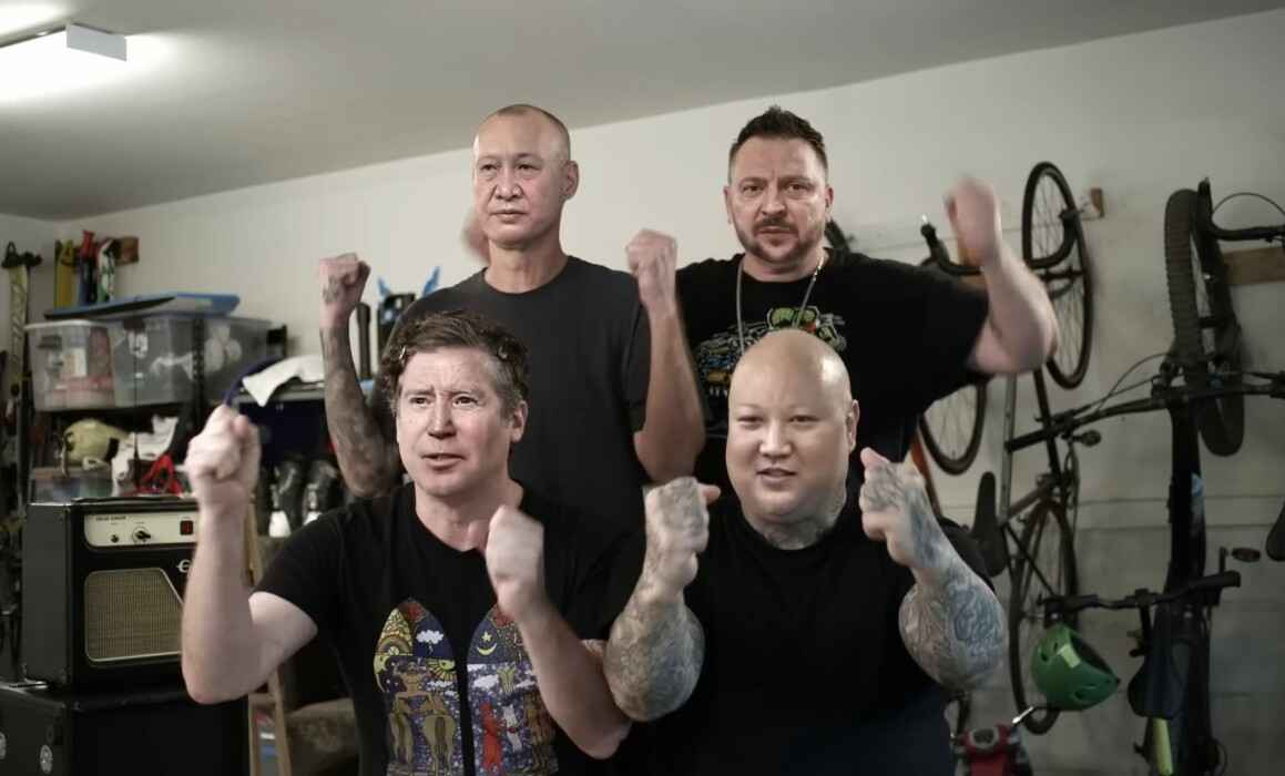 Limp Bizkit устроила в гараже "саммит" Зеленского, Путина и Байдена