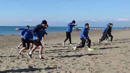 Украинские и российские футболисты устроили массовую драку