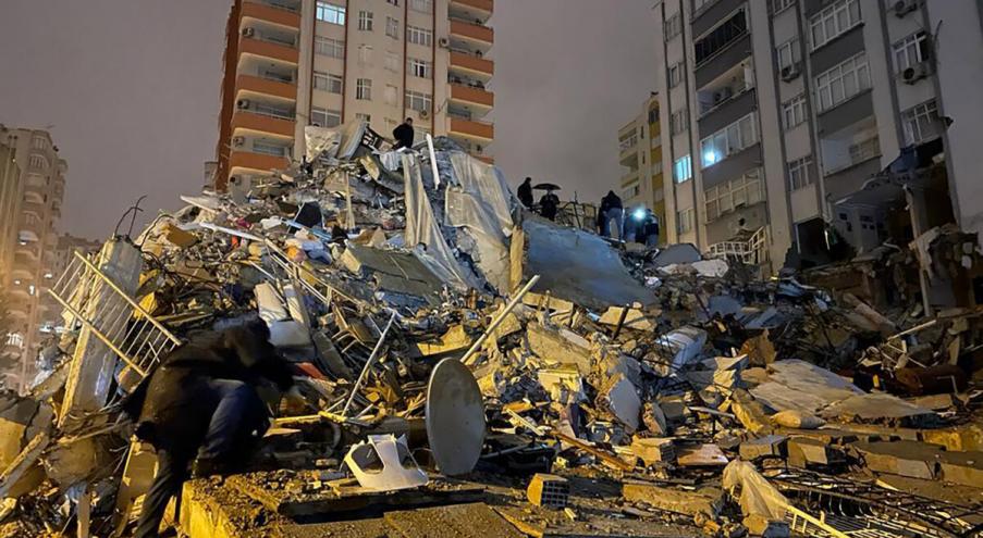 Уже 912 людей погибли в Турции от землетрясения