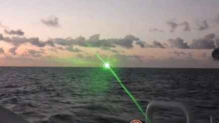 Китайский пограничный корабль применил боевой лазер