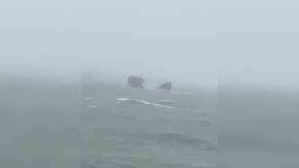 В России корабль разломился надвое