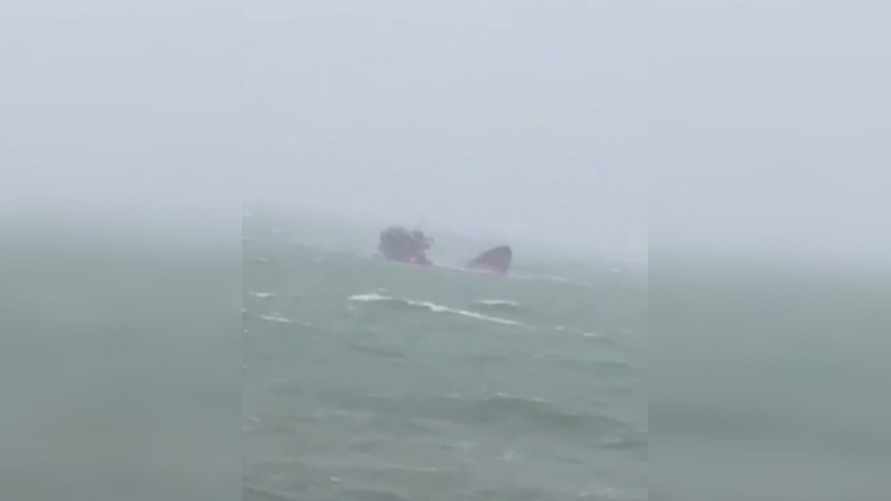 В России корабль разломился надвое