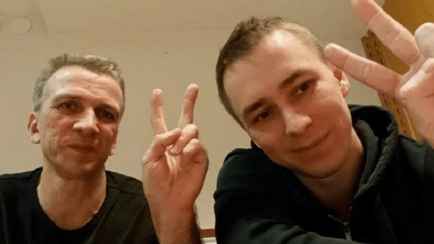 Сбежавшие из посольства Швеции в Минске отец и сын получили статус беженцев в Латвии