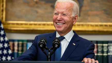 США официально выделили Украине дальнобойные ракеты для HIMARS