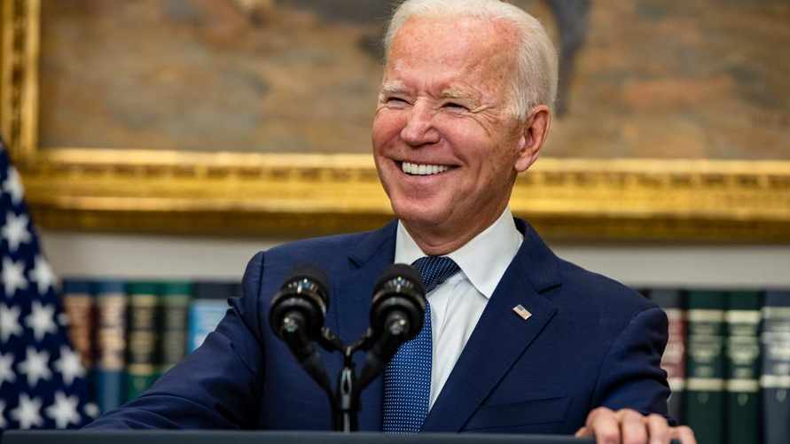 США официально выделили Украине дальнобойные ракеты для HIMARS