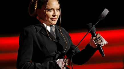 Мадонна напугала зрителей своим новым лицом