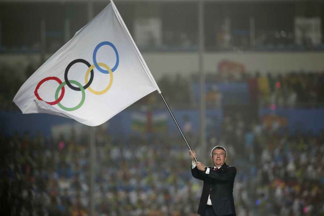 International Olympic Committee (IOC) President Thomas Bach waves the Olympic flag during the closing ceremony of the 2014 Nanjing Youth Olympic Games in Nanjing, Jiangsu province August 28, 2014. REUTERS/Aly Song (CHINA - Tags: SPORT OLYMPICS)
