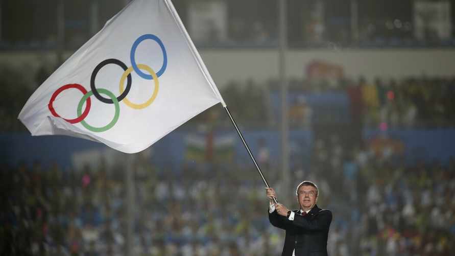International Olympic Committee (IOC) President Thomas Bach waves the Olympic flag during the closing ceremony of the 2014 Nanjing Youth Olympic Games in Nanjing, Jiangsu province August 28, 2014. REUTERS/Aly Song (CHINA - Tags: SPORT OLYMPICS)