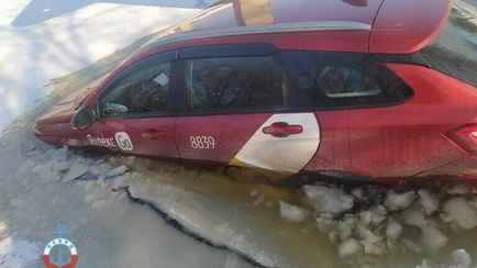 В Гомеле такси с пассажиром провалилось под лед