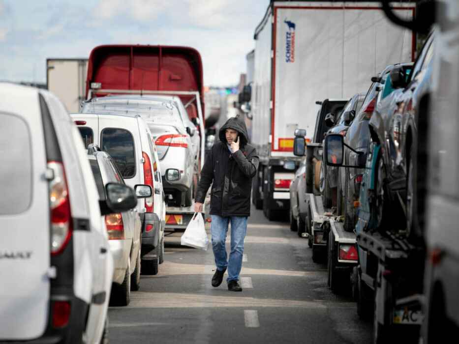 В Польше рассказали, по сколько часов ждут легковые машины на границе с Беларусью