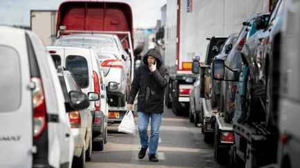В Польше рассказали, по сколько часов ждут легковые машины на границе с Беларусью