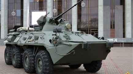 В центре Минска вывели БТР и спецтехнику