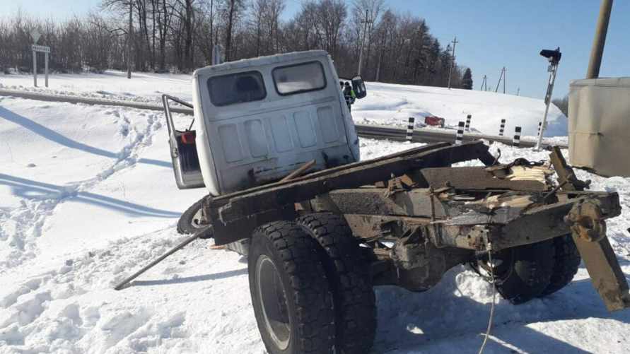 В Кричевском районе поезд протаранил грузовик