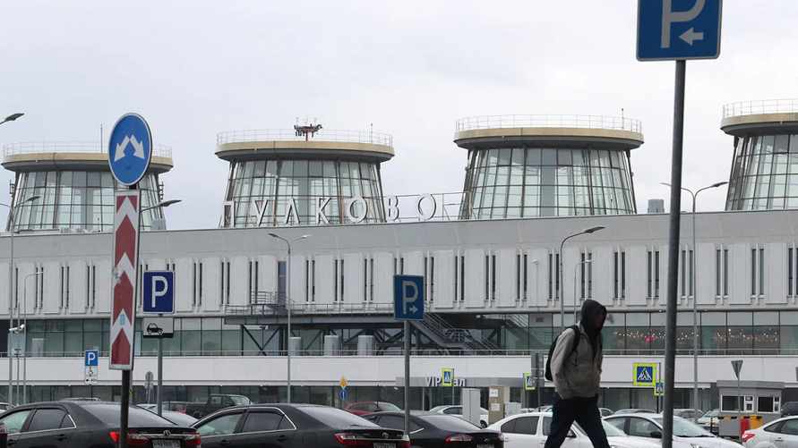 В небо над Петербургом подняли истребители на поиски НЛО