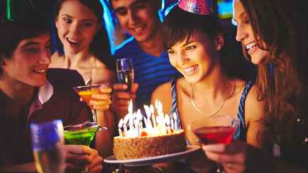 Эти люди больше никогда не режут торт ножом. В TikTok показали, почему