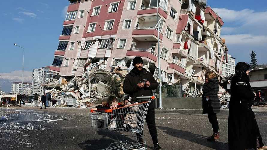 Число погибших от землетрясения в Турции превысило 12 тыс. человек