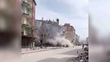 В Турции произошло новое землетрясение, обрушилось 25 зданий