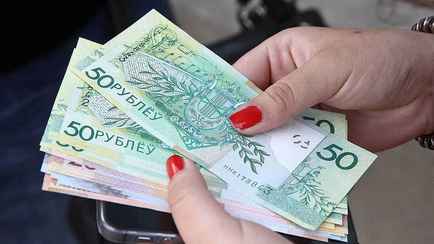 Когда белорусы могут не платить налог с денег, присланных из-за границы? Рассказали в МНС