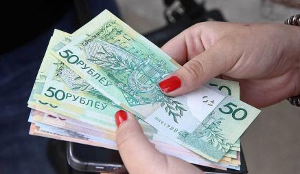 Когда белорусы могут не платить налог с денег, присланных из-за границы? Рассказали в МНС